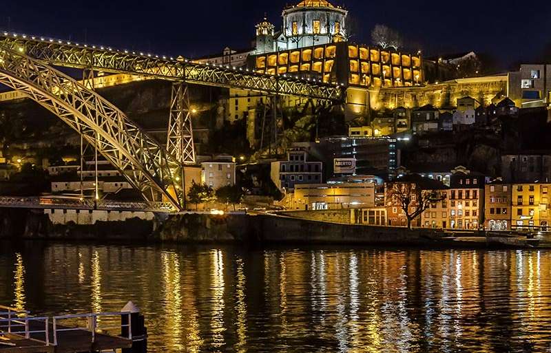 OPORTO, REFLEJADO EN SU DOURO