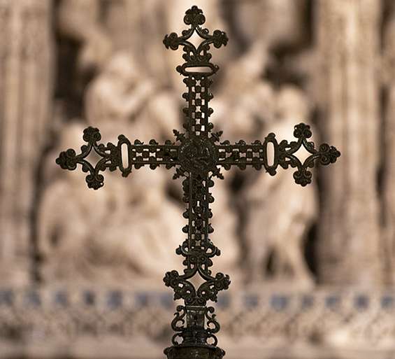 LA CRUZ, POR SOBRE TODO (II)