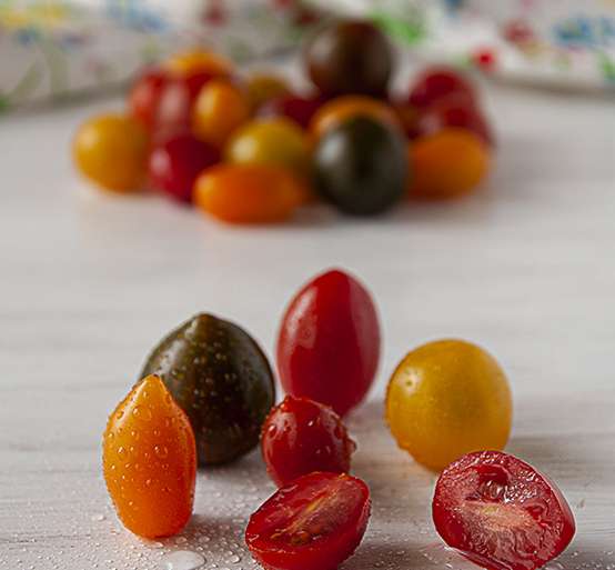 TOMATITOS CHERRY, BIEN DISPUESTOS