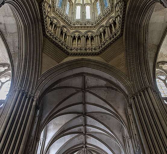 CRUCERO DE LA CATEDRAL DE COUTANCES