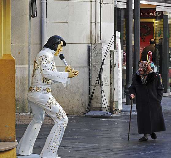 LOVE ME TENDER, LIMEÑA