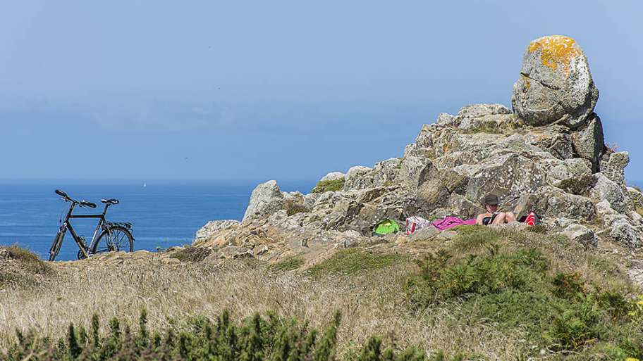 LA FELICIDAD DE QUIEN SE APARTA