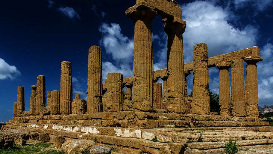 LA EMOCIÓN DE ACCEDER A GRECIA, EN ITALIA