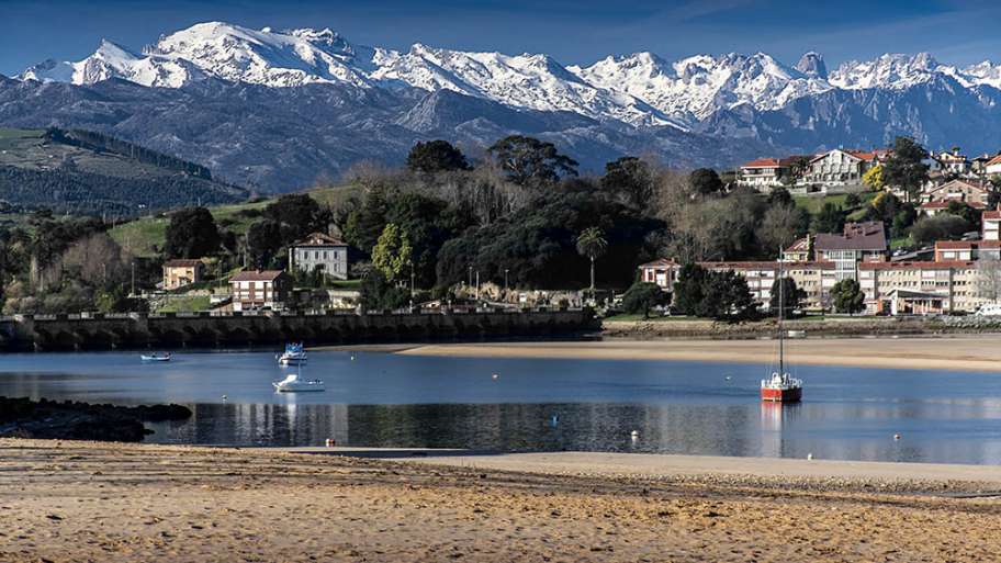 PICOS DE EUROPA DESDE S. VICENTE DE LA BARQUERA