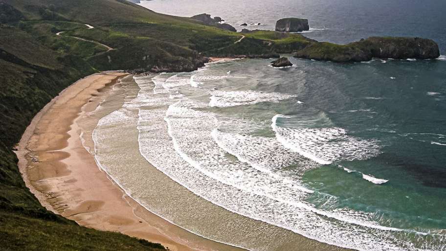 OLEAJE EN PLAYA AGRESTE (TORIMBIA)