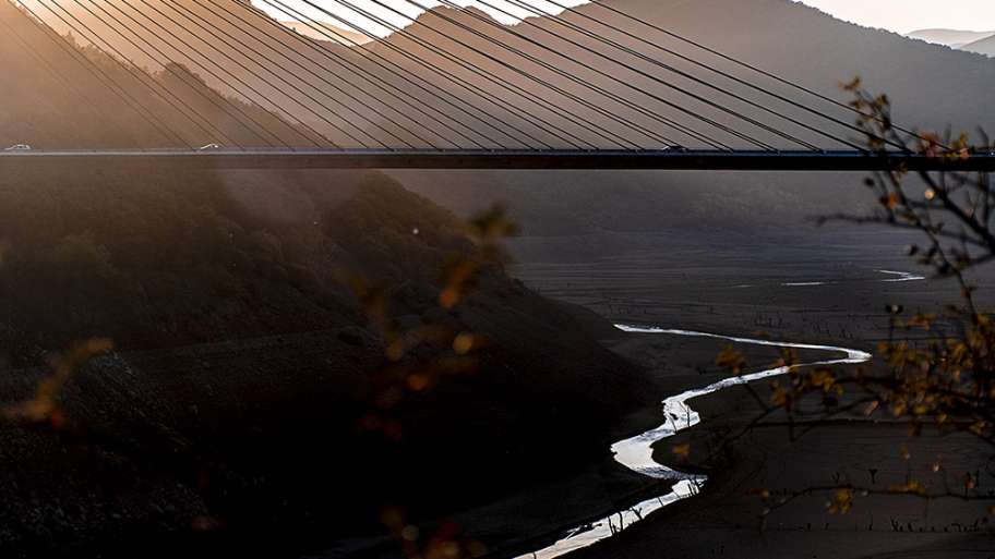 PANTANO BAJO MÍNIMOS