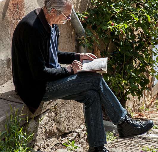 LEYENDO, YA DE AMANECIDA