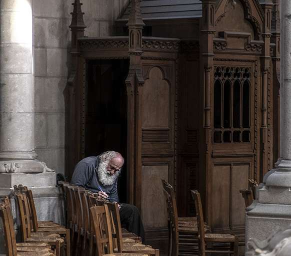 APUNTANTO LOS PECADOS ESCUCHADOS