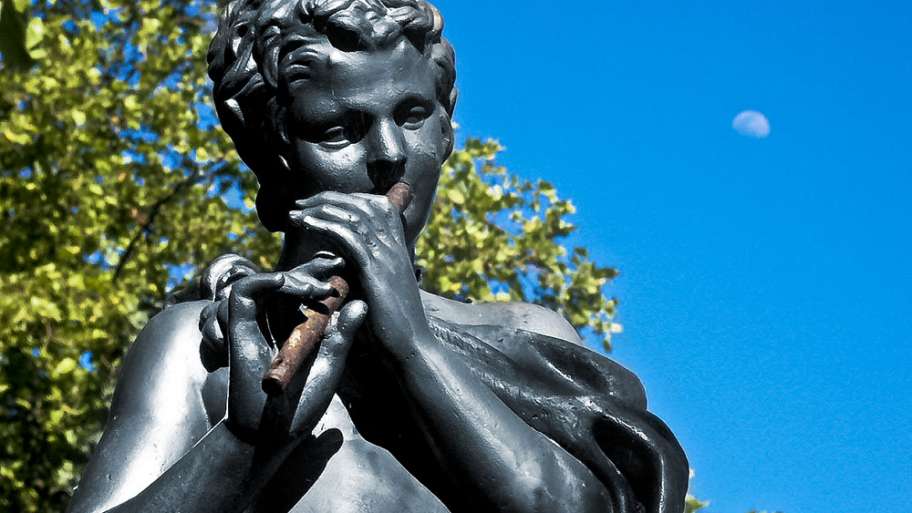 ANTAÑO, HOY, LOS DIOSES…