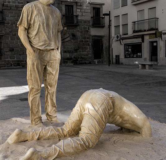 MIRANDO CÓMO SE HUNDE