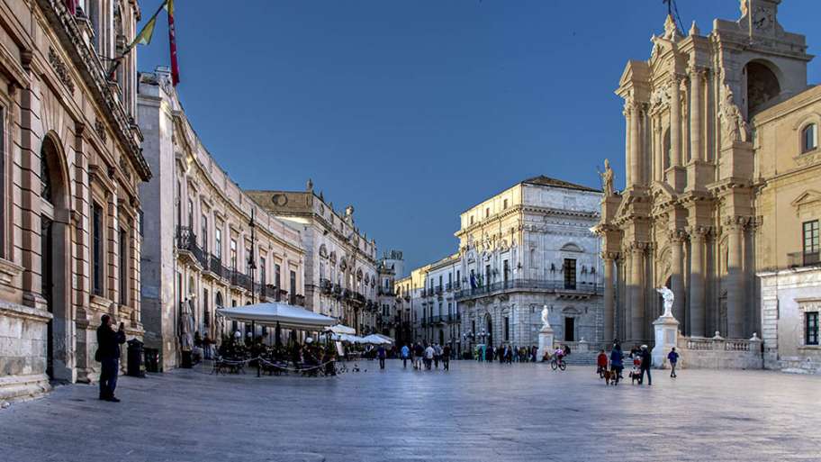 PIAZZA DEL DUOMO (SIRACUSA)