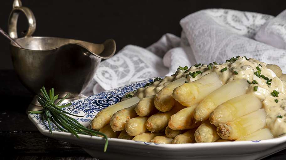 ESPÁRRAGOS EN SALSA TÁRTARA