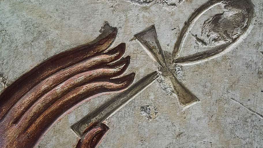 MANO EGIPCIA CON LA CRUZ ANSADA