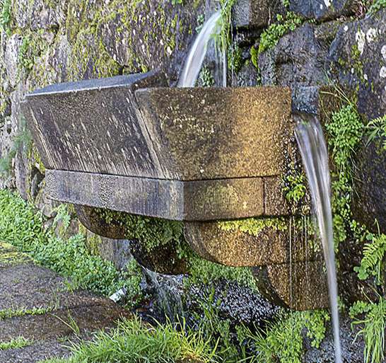 COMO EL AGUA QUE FLUYE