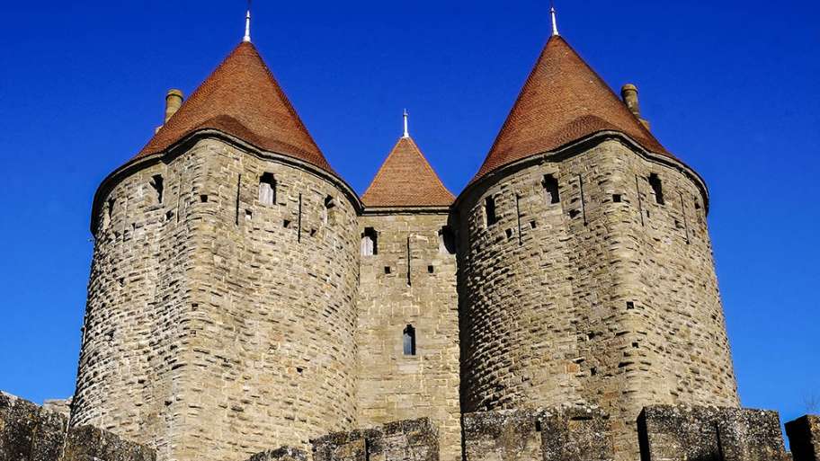 TORRES EN PUERTA DE ACCESO A CARCASSONNE