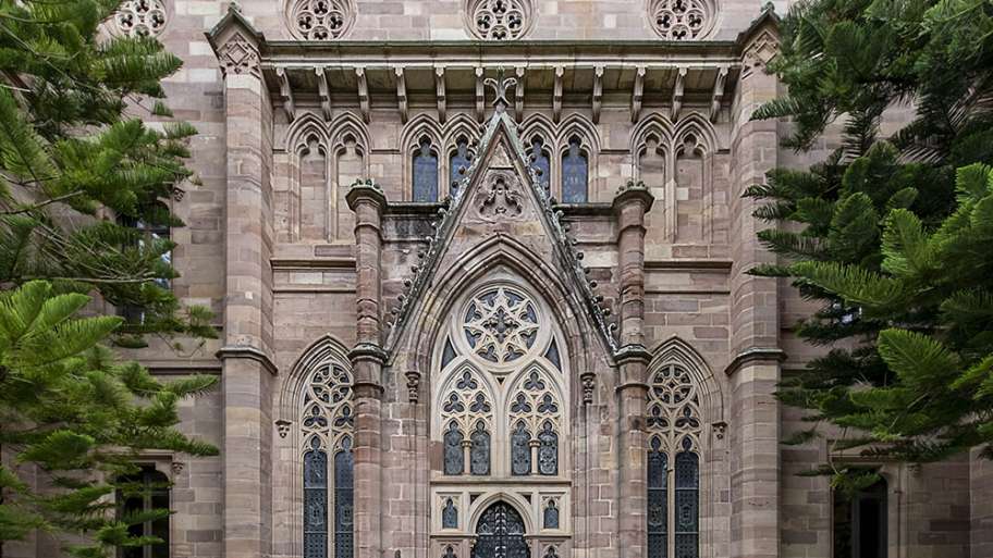 FACHADA TRASERA DEL PALACIO DEL MARQUÉS DE COMILLAS