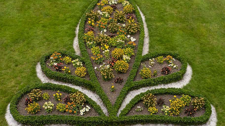 PARTERRE MUNICIPAL, DE APARIENCIA PRINCIPESCA