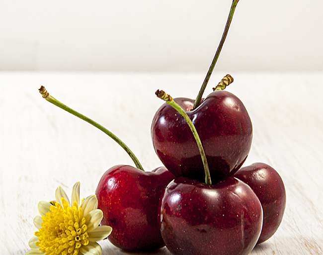MACRO DE CEREZAS CON FLOR