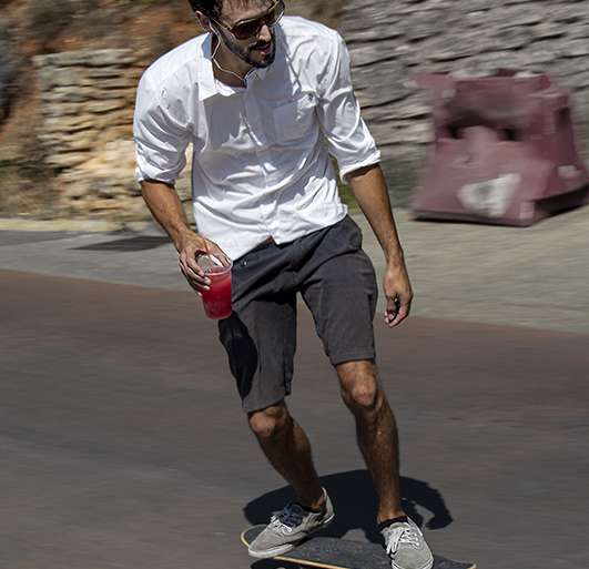 PETER PAN VERANEA EN MONOPATÍN