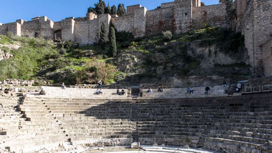 TEATRO ROMANO, MURALLAS SARRACENAS