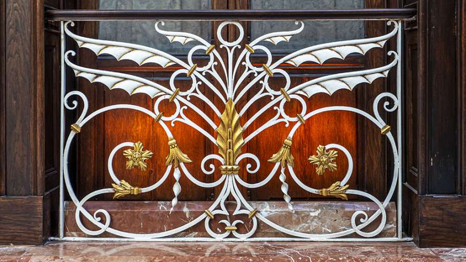 REJA MODERNISTA DE BALCÓN