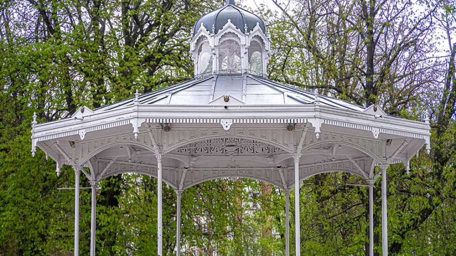 KIOSCO DEL PARQUE DE LA FLORIDA (VITORIA)