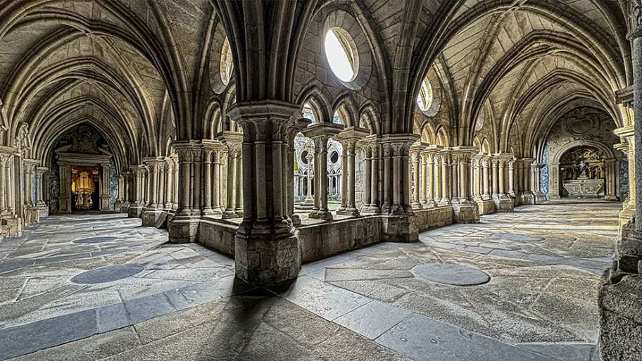 EL CLAUSTRO DE LOS MIL ESTILOS (SÉ DE OPORTO)