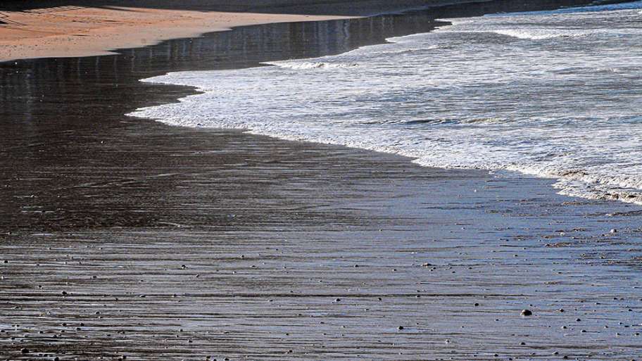 AGUA, ARENA Y ESPUMA
