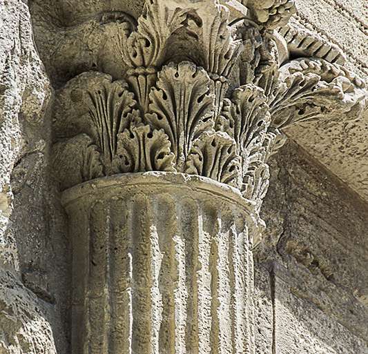 CAPITEL CORINTIO (ARCO DE TRIUNFO DE ORANGE)