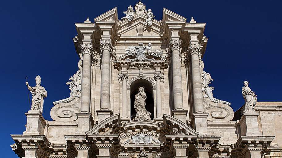 FACHADA SUPERIOR DE LA CATEDRAL DE SIRACUSA