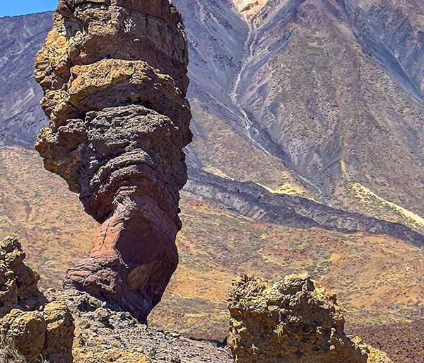 EL ROQUE CINCHADO, PERENNE VIGÍA DEL TEIDE