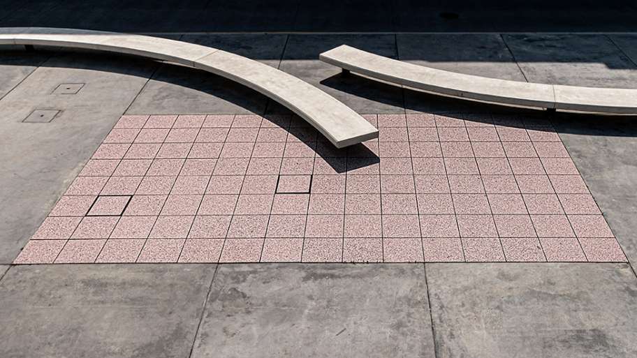 GEOMETRÍA CURVA DE MOBILIARIO URBANO