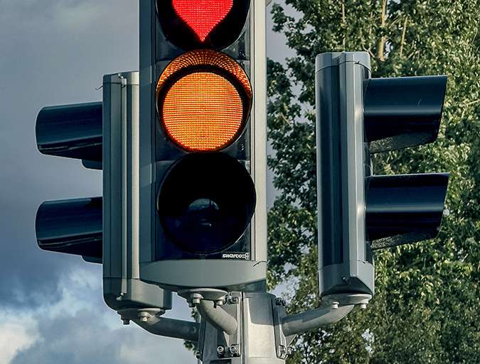 SEMÁFOROS AMABLES A LA PAR QUE PRÁCTICOS (ISLANDIA-36)