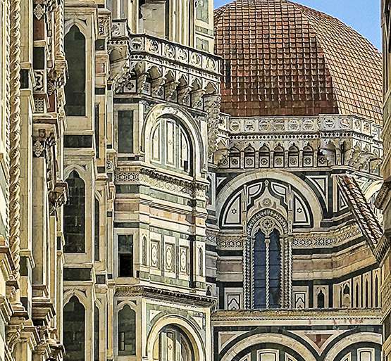 MÁRMOLES EXTERIORES EN EL DUOMO DE FLORENCIA