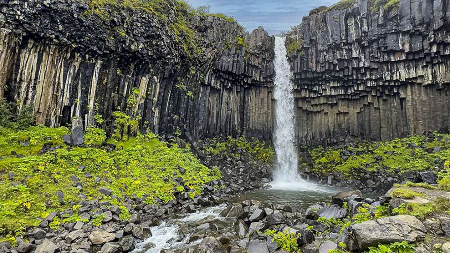 SVARTIFOSS, LA CASCADA NEGRA (Y BASÁLTICA)